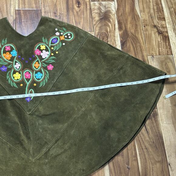 Vtg Olive Green Suede Cape Poncho Embroidery flowers Boho Hippie Festival Retro - Picture 6 of 10